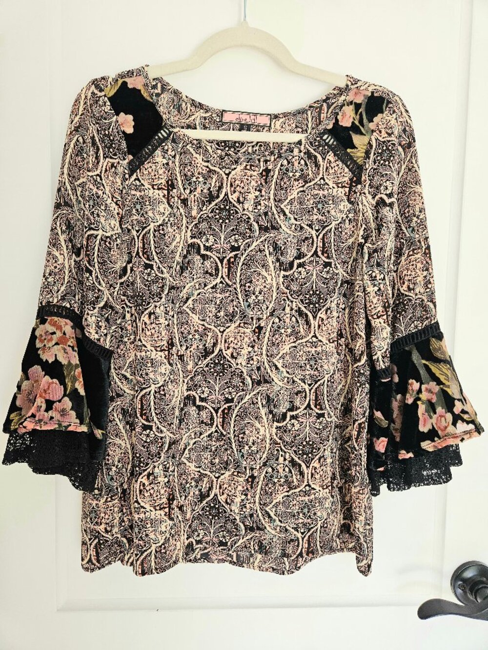 Olive Hill Women's Bell Sleeves Floral Print Blouse Size S